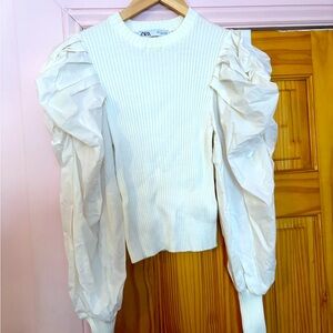 Cute puffy sleeves, white ribbed crew neck top.